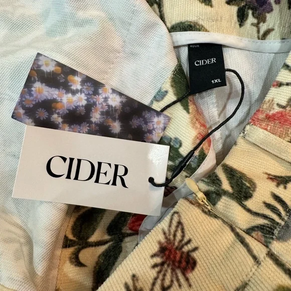 CIDER NWT CORDUROY FLORAL WIDE LEG OVERALLS 1X - Picture 6 of 7